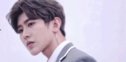 蔡徐坤八卦娱乐吃瓜,娱乐圈风云再起，吃瓜群众热议不断