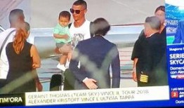 窦骁陈都灵最新爆料新闻,甜蜜互动引热议，恋情曝光引关注